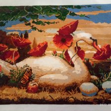 Работа «лебедь в маках»