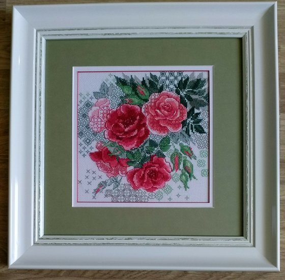 Работа «Красный шиповник. Риолис.»