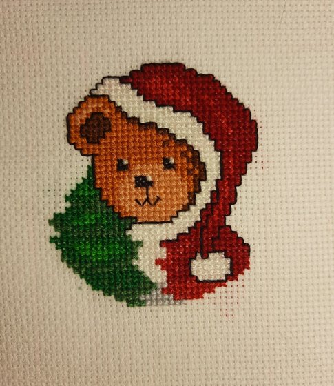 Работа «Медвежонок с ёлкой»