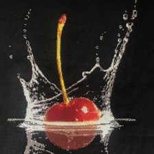 Работа «Вишня в воде»