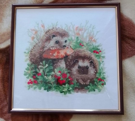 Работа «"Ёжики в бруснике" (Риолис)»