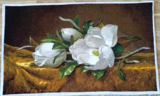 Работа «Магнолия на золотом бархате»