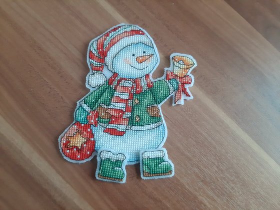 Работа «Снеговик с колокольчиком»