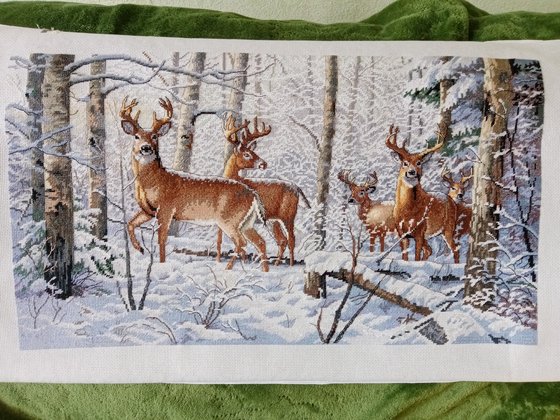 Работа «Олени в зимнем лесу»