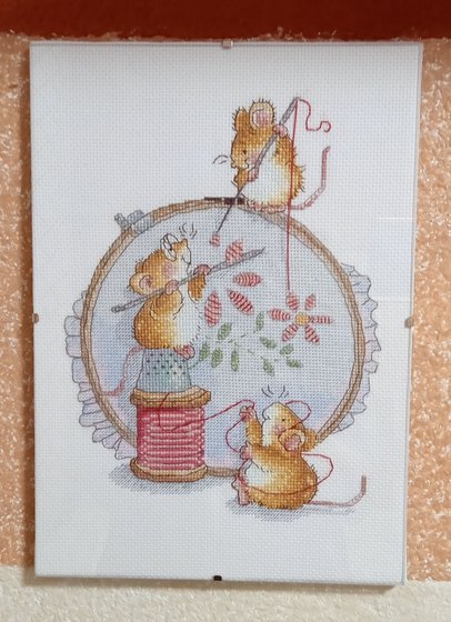 Работа «Мышки вышивают»