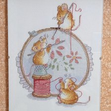 Работа «Мышки вышивают»