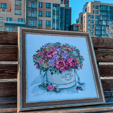 Работа «Пионы в шляпной коробке»