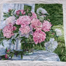Работа «Пионы у окна Lucas»