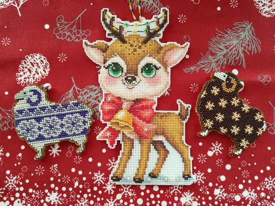 Работа «Игрушечки на елку, вышитые в мае»