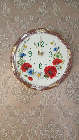 Работа «Часы "Полевые цветы"»