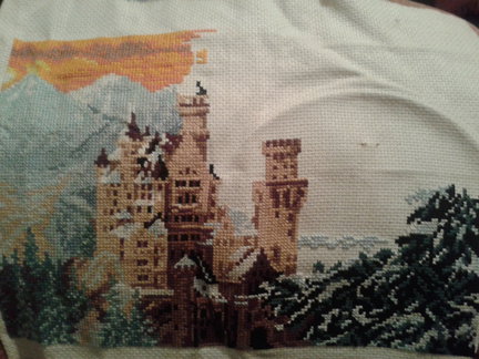 Процесс вышивки «Замок» №25769