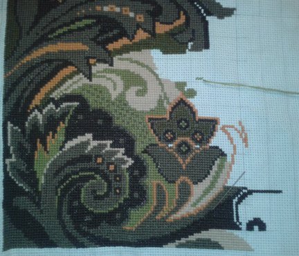 Подушка с цветочным орнаментом от RIOLIS №30629