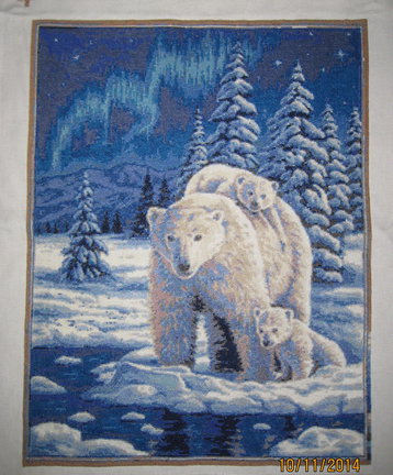 Белые медведи  в процессе вышивки №59412