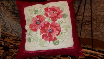 Как сделать подушку из вышивки? №63084