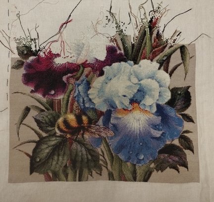 Ирисы и шмель №182793