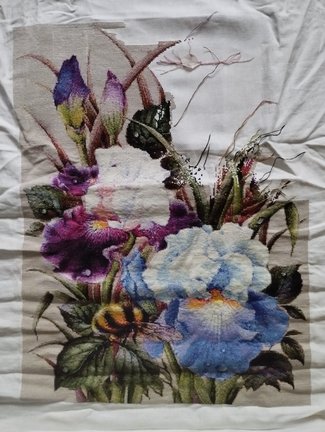 Ирисы и шмель №183003