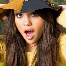 Схема вышивки «Селена Гомез»