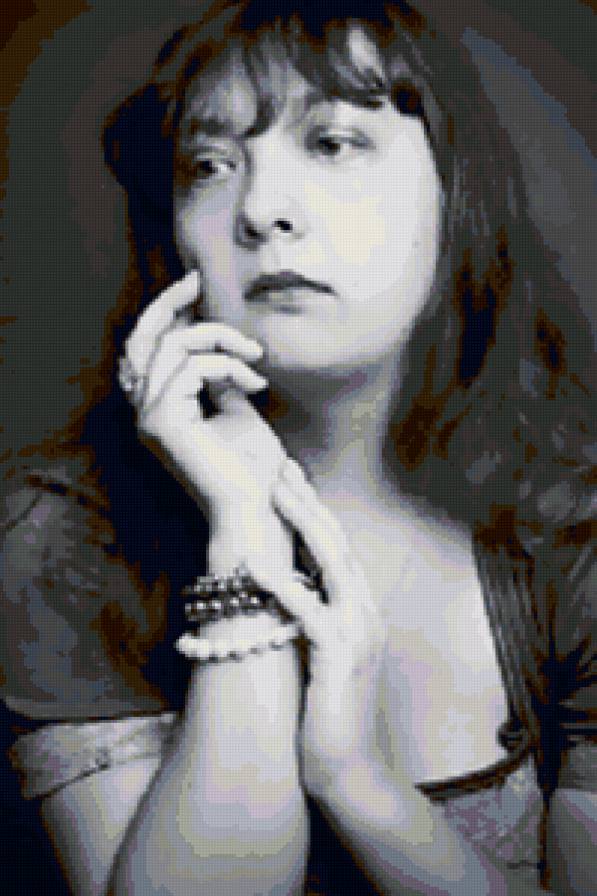 задумчивая - предпросмотр