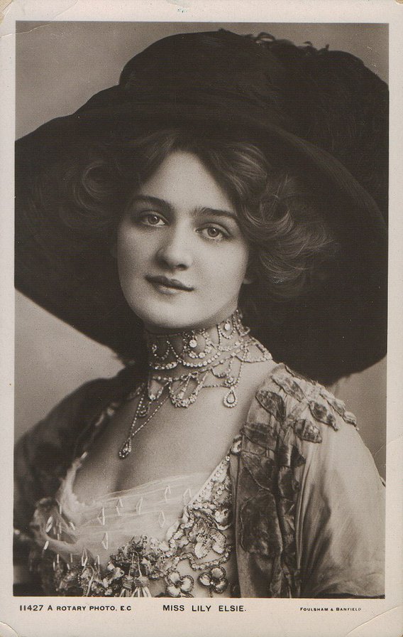 мисс Лили - портрет, женщина - оригинал