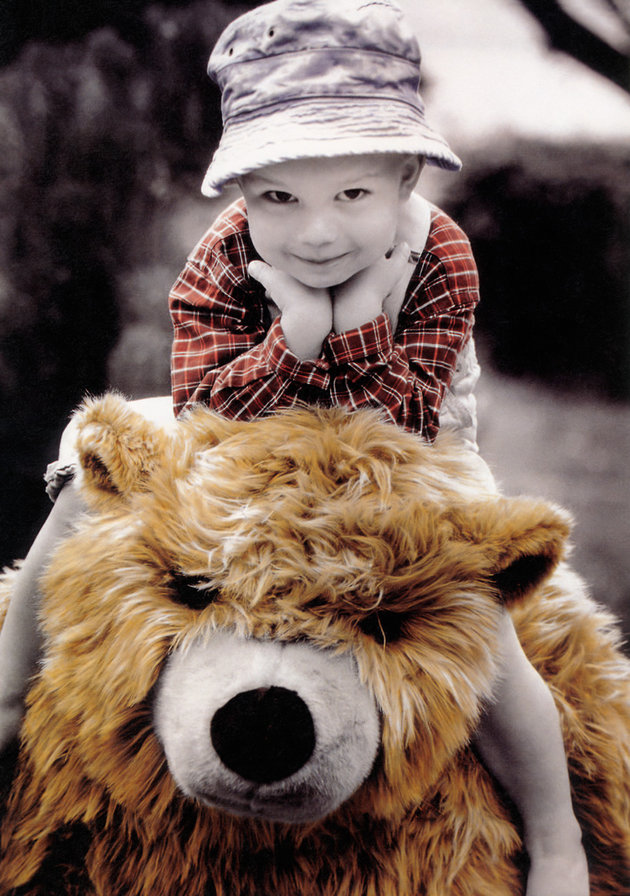 мальчик с мишкой - оригинал