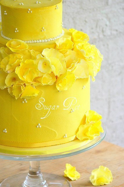 Торт с желтым кремом - лакомство, торт, цветы, желтый, десерт, крем - оригинал