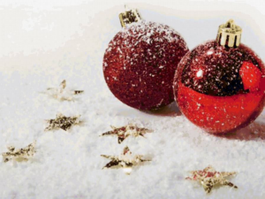 Новогодние игрушки в снегу - предпросмотр