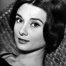 Схема вышивки «Одри Хепберн»