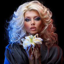 Схема вышивки «девушка с цветком»