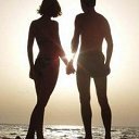 пара на фоне заката