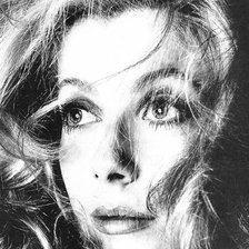 Катрин Денев