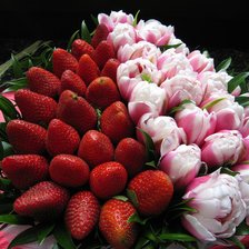 Схема вышивки «Букет из тюльпанов и клубники»