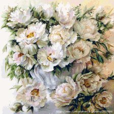 Белые пионы в белой вазе2