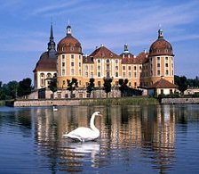 Схема вышивки «Замок на воде»