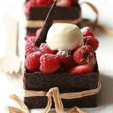 Малиновый десерт