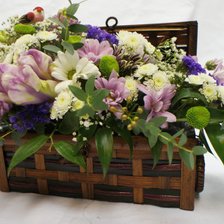 Схема вышивки «сундучок с цветами»