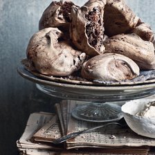 Схема вышивки «Пирожные на вазочке»