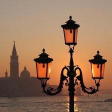 Схема вышивки «Фонарь на фоне собора»