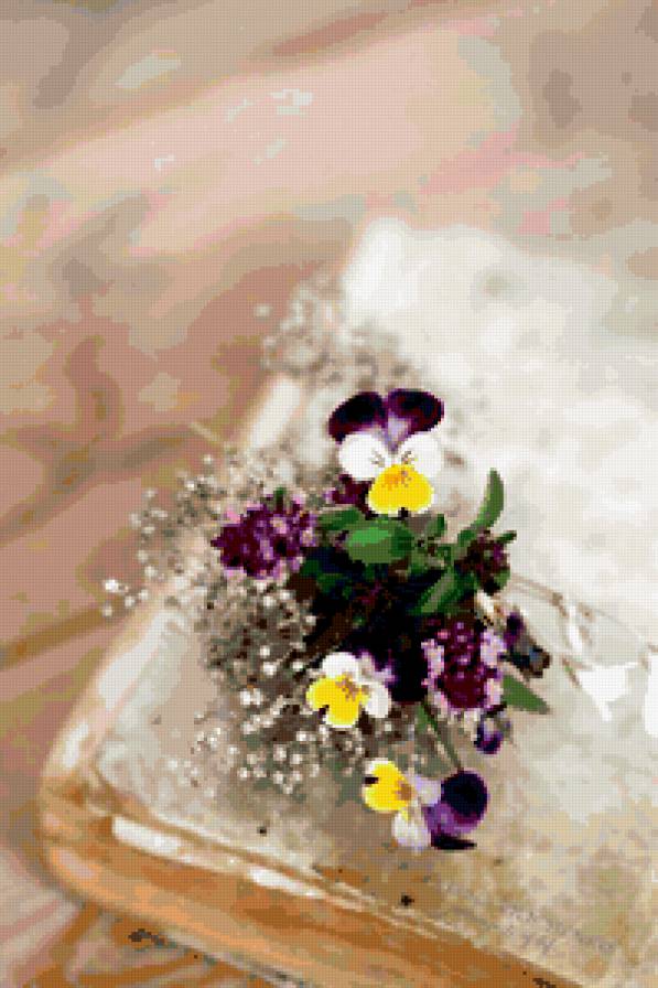 Букетик на книге - цветы, книга - предпросмотр