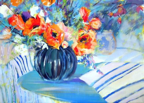 Букет красных цветов на голубой драпировке - цветы - оригинал