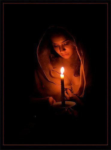 Свеча - портреты, на черном, лица - оригинал