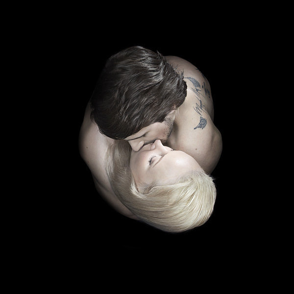 поцелуй - любовь. нежность. пара, двое - оригинал