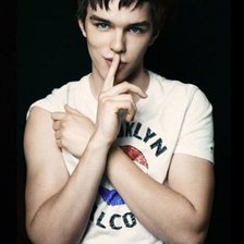 Схема вышивки «николас холт»