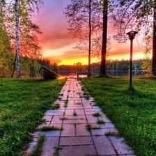 Тропинка к озеру