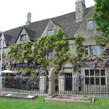 Схема вышивки «Гостиница в цветах»