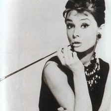 Схема вышивки «Красотка Одри-2»