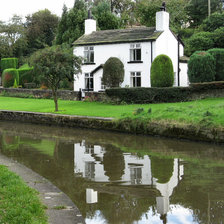 Схема вышивки «дом у реки»