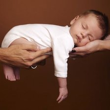 Схема вышивки «ребёнок на руках родителей»