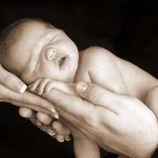 Схема вышивки «ребенок на руках»