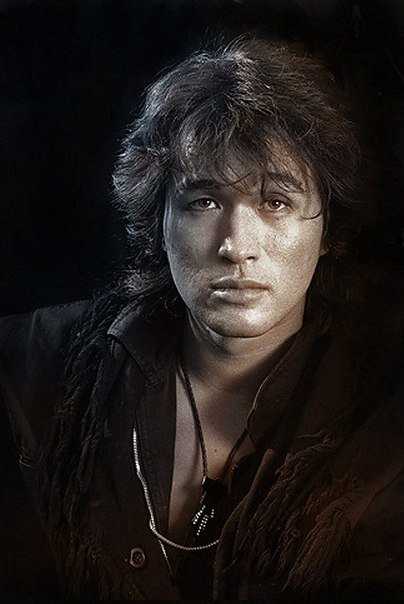 Виктор Цой - рок-музыкант, певец, актер - оригинал