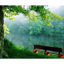 лавочка у озера